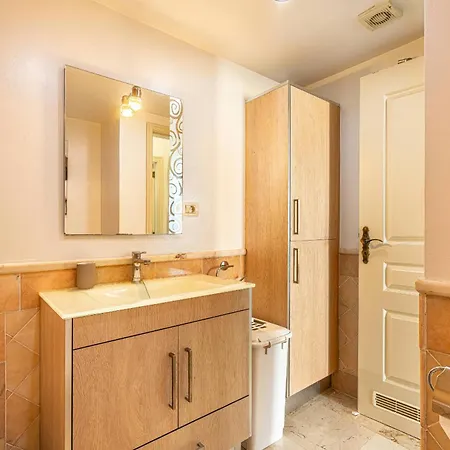 Cosy Rooftop Terrace *