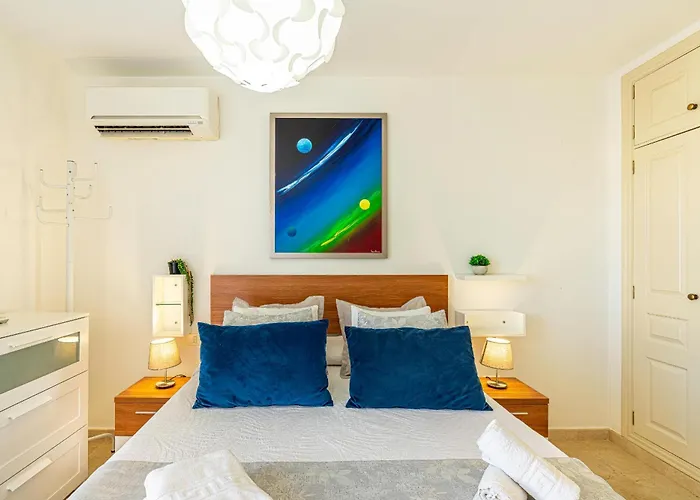 Cosy Rooftop Terrace *